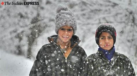 Here’s how Kashmir looks after snowfall for second consecutive day | India News News - The ...