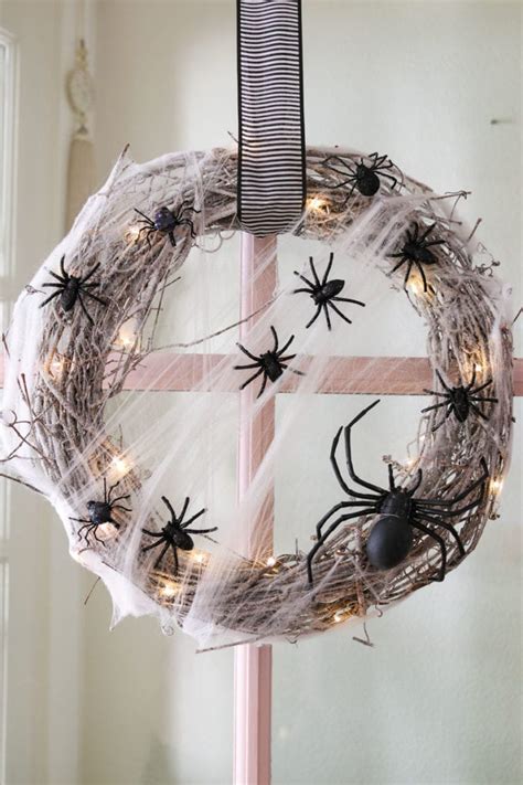 Easy DIY Halloween Wreath with Spiderwebs - Modern Glam