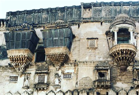 The beautiful palaces of Bhuj. - Adventures of a tiny lady