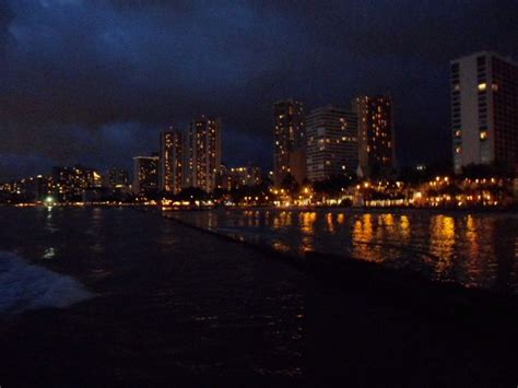 A Night on Waikiki Beach | Smithsonian Photo Contest | Smithsonian Magazine