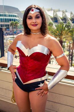 Cosplay Gallery – The Golden Lasso