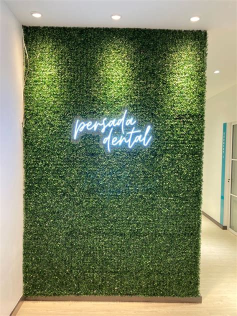 Store Design Boutique, Boutique Interior, Wall Backdrops, Green ...