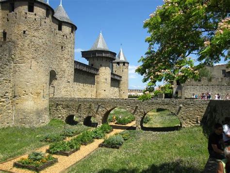 entrance to the old castle inside - Picture of Carcassonne Medieval City, Carcassonne Center ...