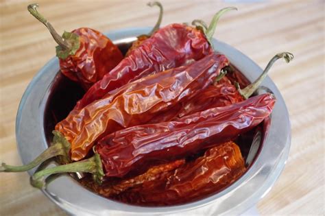 Sweetwater Farms: Dried Peppers/Powders