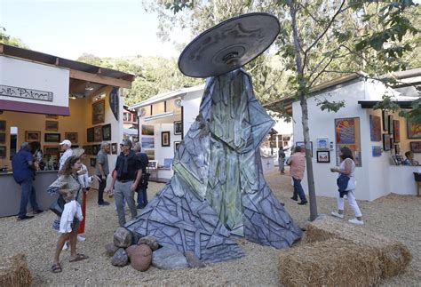 Laguna Beach locals line up for first look at Sawdust Art Festival's summer show - Los Angeles Times