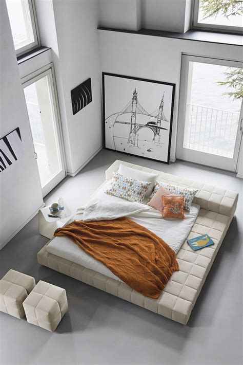 The Uniqueness of Minimalist White Bedroom Designs Which Uses a Wooden ...