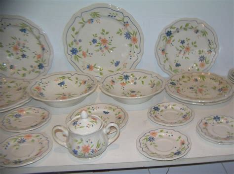 Lot - Large 27 piece country French dinnerware set