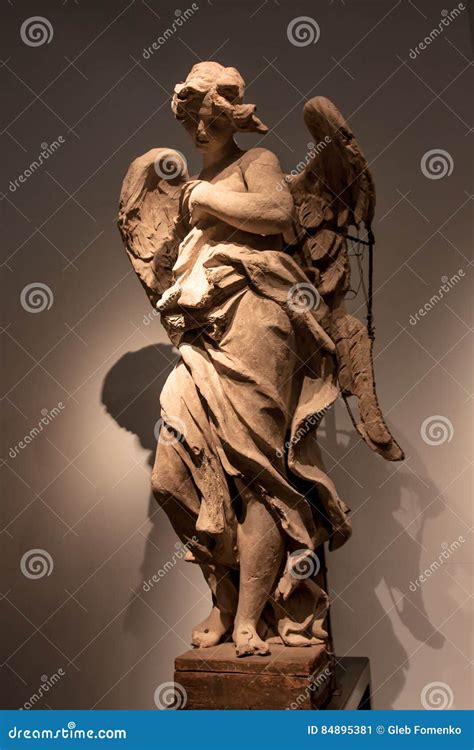 STATUE of ANGEL with BROKEN WING Editorial Photo - Image of carve, classical: 84895381