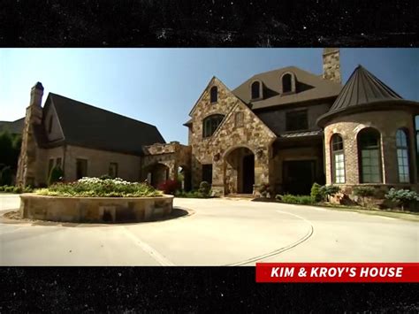 Kim Zolciak, Kroy Biermann's Georgia Mansion Is In Foreclosure, Going ...