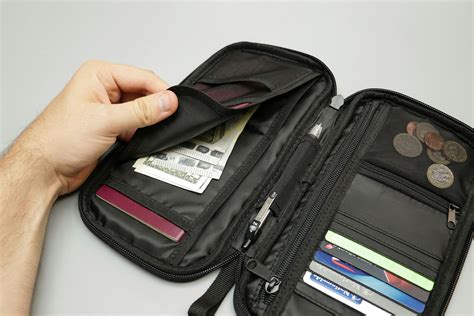 AmazonBasics RFID Passport Wallet Review | Pack Hacker