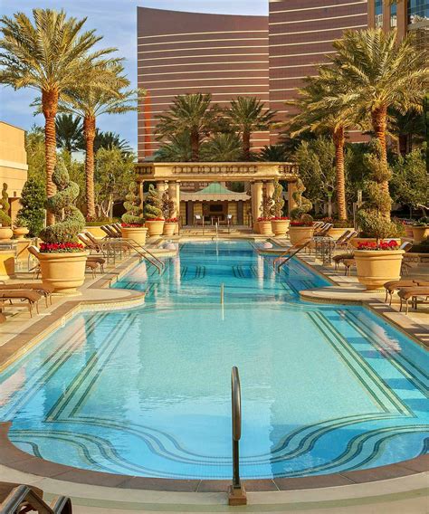The 7 Most Gorgeous Pools Las Vegas Has To Offer | Vegas pools, Best ...