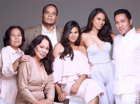 LOOK: Gloria Diaz includes yaya in family portrait | Showbiz News | GMA ...