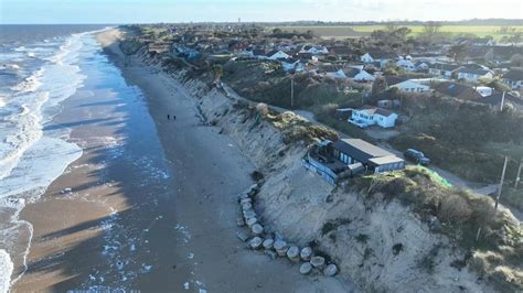 Hemsby: Coastal erosion threatens homes in Norfolk | UK News | Sky News