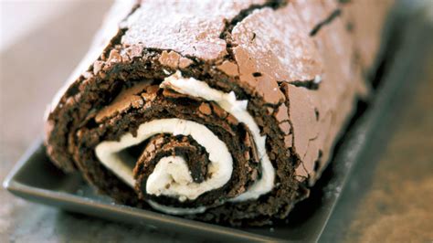 Mary Berry's chocolate roulade | Dessert Recipes | GoodTo