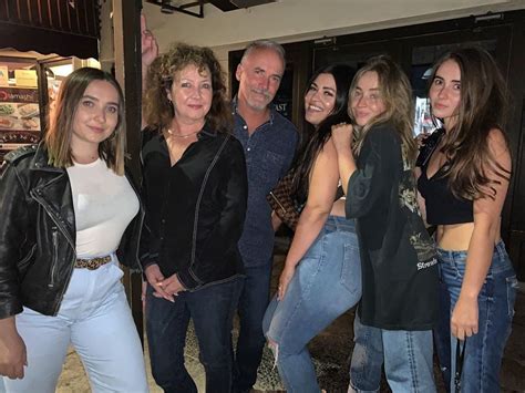 The Carpenter family : r/SabrinaCarpenter