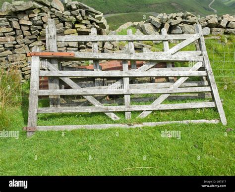 Wooden farm gates Stock Photo - Alamy