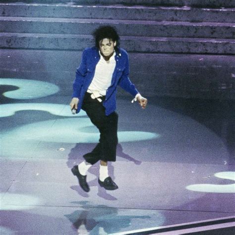 Logo Michael Jackson Moon Walk - I also created a unique logo of moonwalk jackson, similar to ...