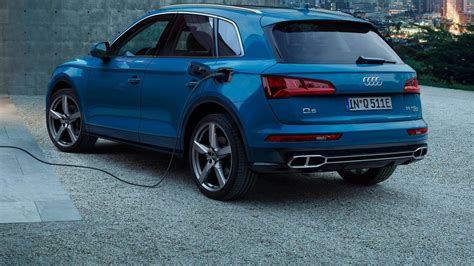 Audi Q5 plug-in hybrid packs a lot of torque and over 25 miles of ...