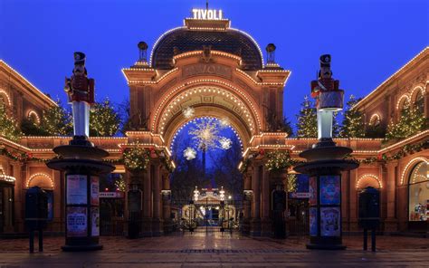 Copenhagen's Tivoli Gardens Has the Best Christmas Lights in All of ...