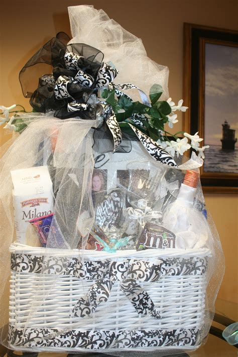 Gift Basket Ideas For Wedding Planners - jenniemarieweddings