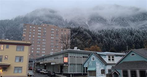 The iceman cometh: Juneau sees first sea-level snow | Juneau Empire