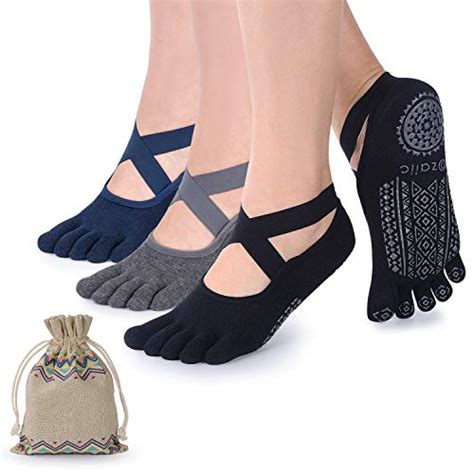 10 Best Pilates Socks To Buy In 2022 (With Reviews)