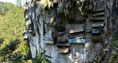 The Bizarre Hanging Coffins Of China And The Philippines