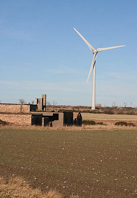 Wind Turbine at Boyndie © Anne Burgess cc-by-sa/2.0 :: Geograph Britain and Ireland