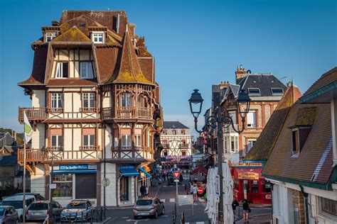 Chalk Cliffs and Arches of Etretat - Normandy's Best Kept Secret ...