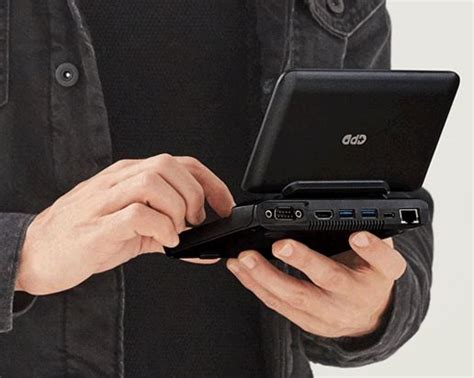 First-Look Review of the GPD MicroPC 6-inch Handheld Industry Laptop