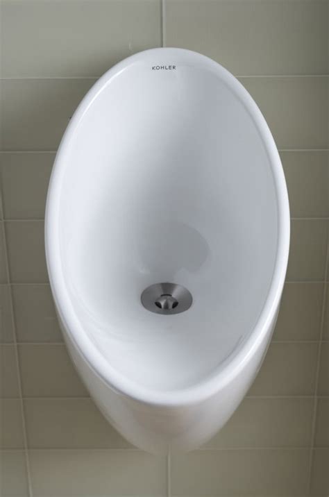 INTERESTING PERKS ABOUT WATERLESS URINALS | Green Apple