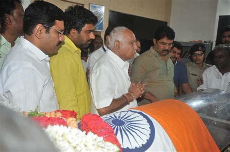 Union Minister Ananth Kumar passes away: Mourners pay last respects at ...