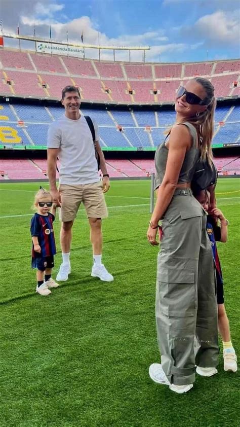 Lewandowski with his family at Camp Nou! ️💙 | Football wags, Footballers wives, Football girlfriend