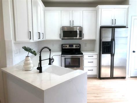 Carrara Venatino Quartz | Kitchen and Bathroom Countertops