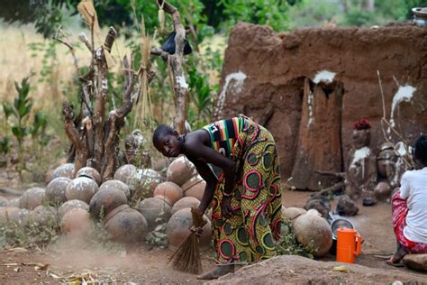 BURKINA FASO , Gaoua, Kampti, Lobi culture, Lobi is an ethnic group and ...