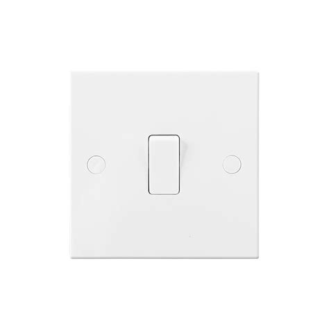 BG Electrical White Square Moulded 10A 1G 2 Way Light Switch ...