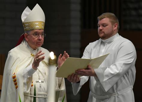 Los Angeles Archdiocese adds new names to list of accused priests | America Magazine