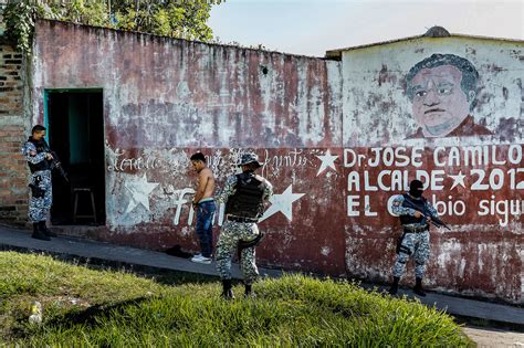 Photographer Captures the Brutality of the MS-13 Gang in El Salvador ...