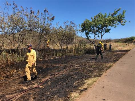 Kauai fire crews monitor 500-acre brush fire in Poipu | Honolulu Star-Advertiser