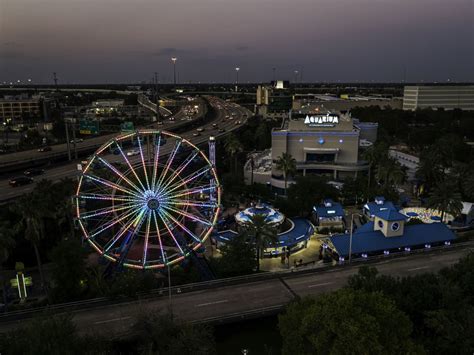 The Houston aquarium has more than 300 species of life from around the ...