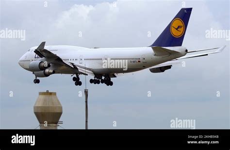 Boeing 747 lufthansa Stock Videos & Footage - HD and 4K Video Clips - Alamy