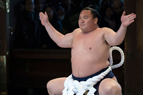 Top sumo wrestler tests positive for Covid-19 in Japan