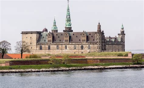 Kronborg Castle, Helsingør, Denmark (with Map & Photos)