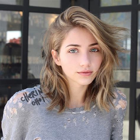 Emily Rudd Rocking Her short hair : r/PrettyGirls