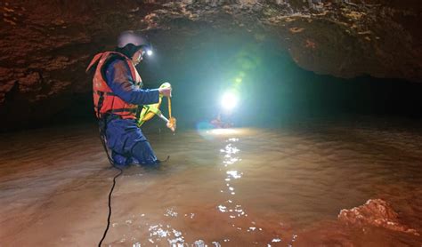 Sungai Bawah Tanah Ditemukan di Dalam Gua Tambang Kapur Tuban - SUARA INDONESIA