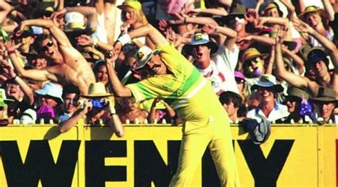 Merv Hughes stretching - and the whole crowd copying him | Merv, Team bonding, Retro sports