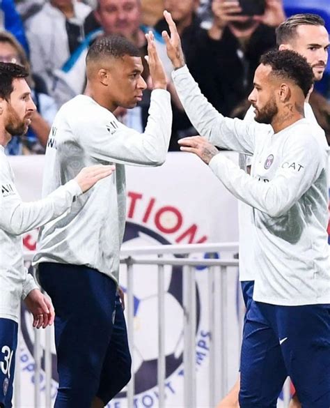 Neymar & Mbappe warming up Lyon - PSG 18/9/2022