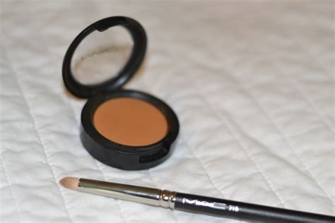 The Brown Eye Shadow Every Girl Should Own : MAC "Uninterrupted ...