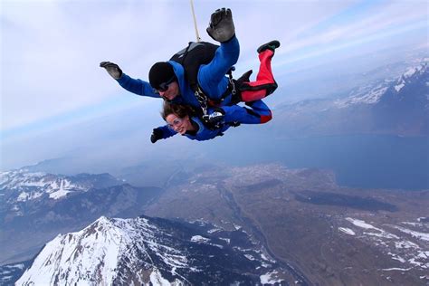 Skydiving in Interlaken - lauren on location