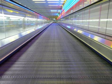 Curious About Airport Moving Walkways? Here’s the Scoop – AirportNerd